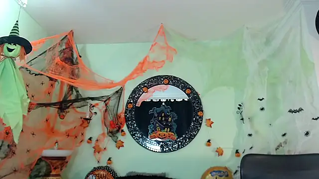 Snapshot of DestinyHills chatting on 10/24/25, 12:04 DestinyHills online show from 10/24/25, 12:04