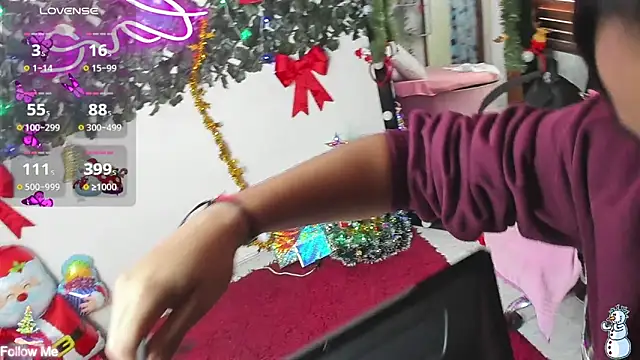 Snapshot of DestinyHills chatting on 12/15/25, 12:44 DestinyHills online show from 12/15/25, 12:44