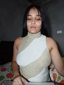 Snapshot of _Estrellita_ chatting on 06/24/26, 05:11 Estrellita online show from 06/24/26, 05:11