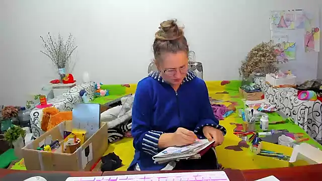 Snapshot of IamYourNarcotic chatting on 12/12/24, 02:33 IamYourNarcotic online show from 12/12/24, 02:33