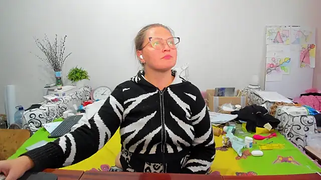 Snapshot of IamYourNarcotic chatting on 11/10/25, 12:54 IamYourNarcotic online show from 11/10/25, 12:54