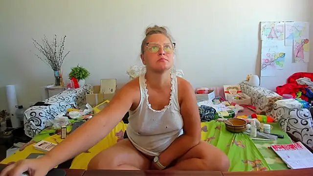 Snapshot of IamYourNarcotic chatting on 09/14/25, 10:15 IamYourNarcotic online show from 09/14/25, 10:15