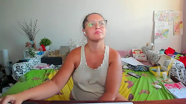 Snapshot of IamYourNarcotic chatting on 09/22/25, 03:07 IamYourNarcotic online show from 09/22/25, 03:07