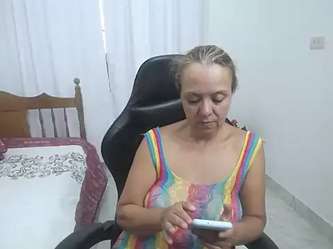 Snapshot of yeslluisa chatting on 05/20/26, 08:28 yeslluisa online show from 05/20/26, 08:28