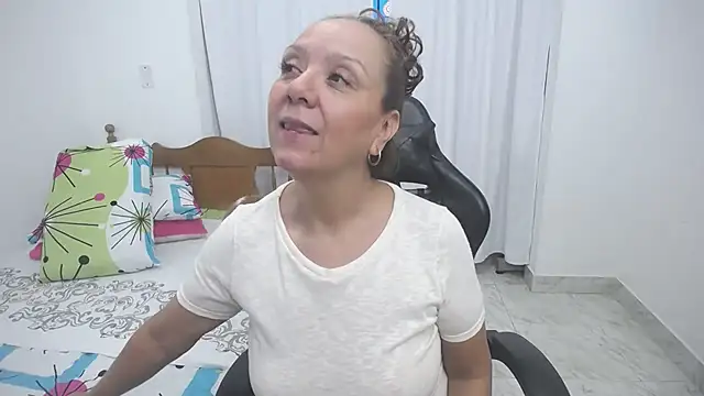 yeslluisa online show from 11/15/25, 04:44