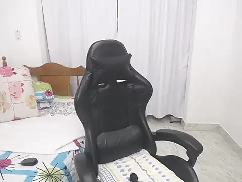 yeslluisa online show from 11/18/25, 07:28