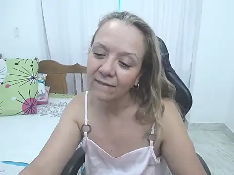 yeslluisa online show from 11/17/25, 07:18