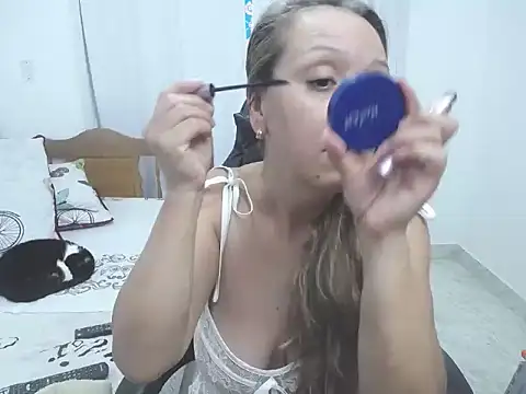 yeslluisa online show from 10/10/25, 09:59