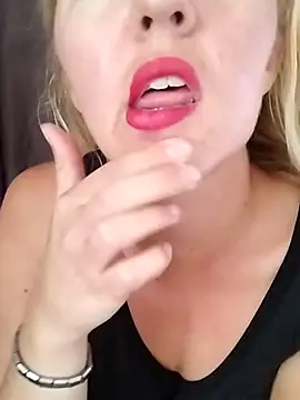 Mllesha74000 online show from 09/22/25, 02:23