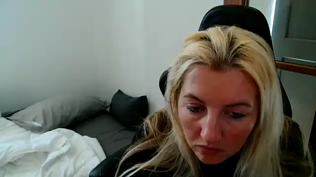 Mllesha74000 online show from 04/06/26, 01:01