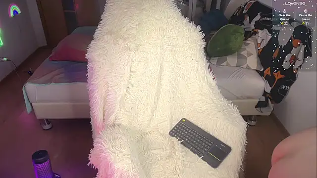 aesthetic boyy online show from 05/10/26, 11:36