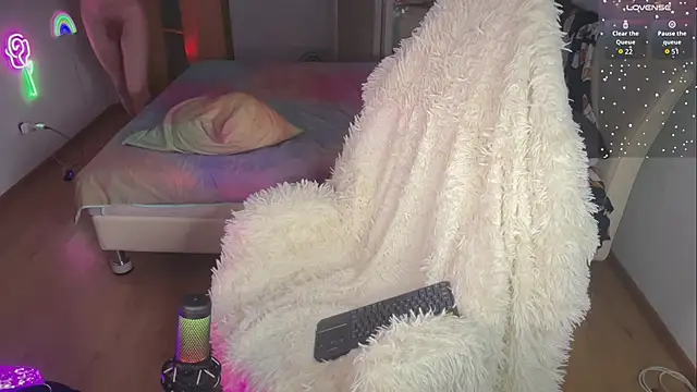 aesthetic boyy online show from 05/26/26, 04:16