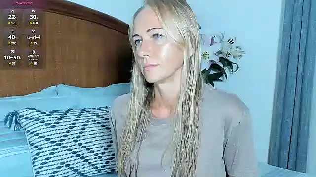 Snapshot of Christine_35 chatting on 06/10/26, 10:49 Christine 35 online show from 06/10/26, 10:49