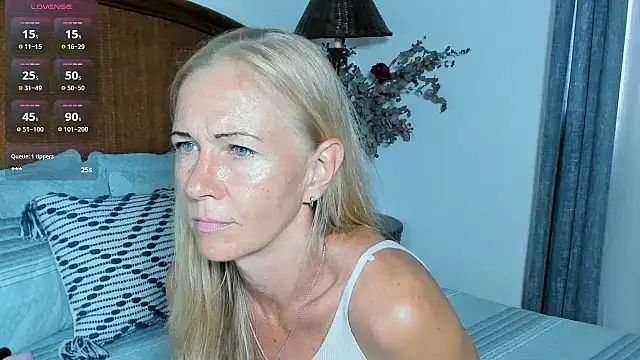 Snapshot of Christine_35 chatting on 07/05/26, 12:56 Christine 35 online show from 07/05/26, 12:56