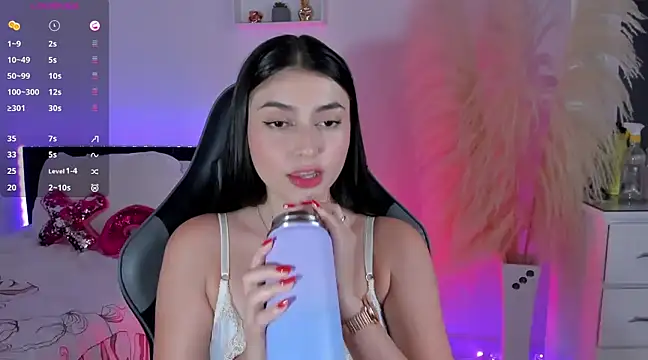 Snapshot of esmeralda_colllins chatting on 01/04/25, 08:16 esmeralda colllins online show from 01/04/25, 08:16