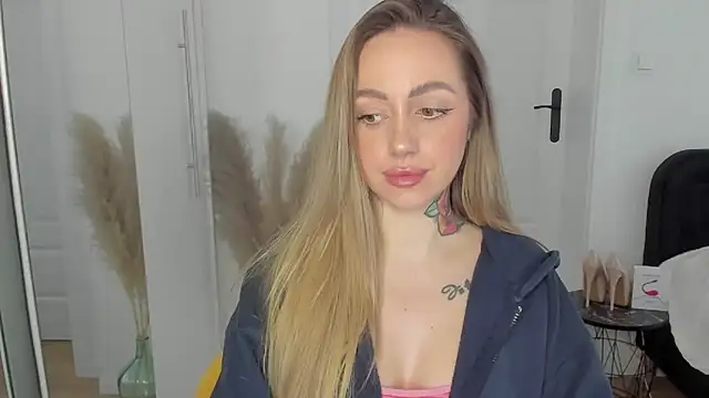 Snapshot of sexyCoralie chatting on 02/03/25, 02:55 sexyCoralie online show from 02/03/25, 02:55