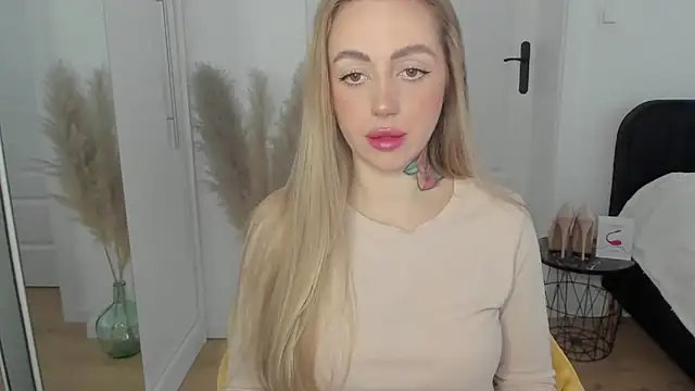 Snapshot of sexyCoralie chatting on 02/13/25, 07:56 sexyCoralie online show from 02/13/25, 07:56