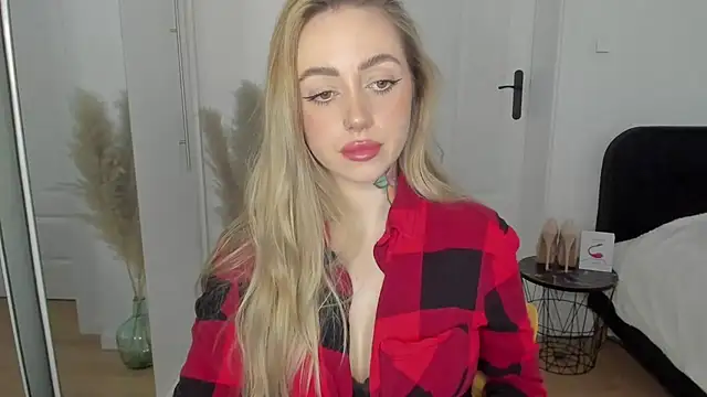 Snapshot of sexyCoralie chatting on 03/13/25, 02:23 sexyCoralie online show from 03/13/25, 02:23