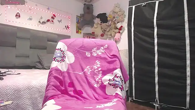 Snapshot of Sharloth_milf chatting on 05/30/26, 01:56 Sharloth milf online show from 05/30/26, 01:56