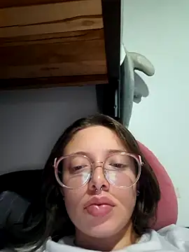 Snapshot of linda-schmidt chatting on 06/11/26, 03:36 linda-schmidt online show from 06/11/26, 03:36