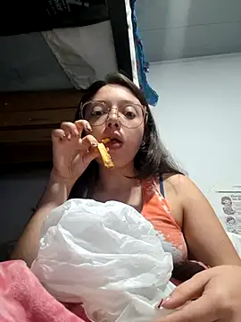 Snapshot of linda-schmidt chatting on 06/14/26, 02:19 linda-schmidt online show from 06/14/26, 02:19
