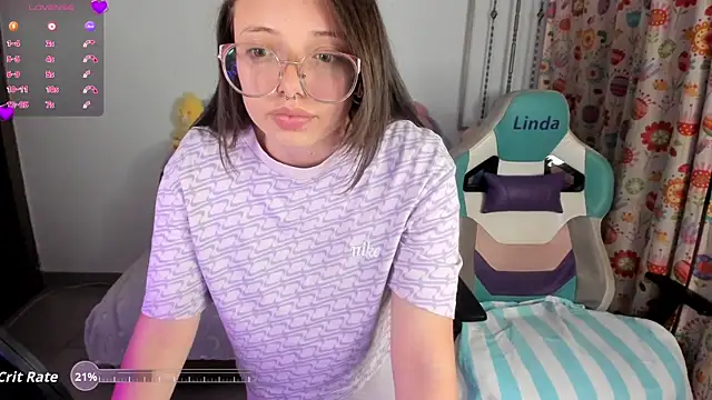 Snapshot of linda-schmidt chatting on 06/20/26, 03:55 linda-schmidt online show from 06/20/26, 03:55