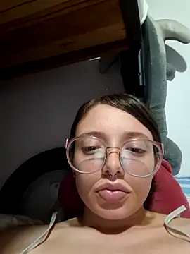 Snapshot of linda-schmidt chatting on 07/06/26, 02:29 linda-schmidt online show from 07/06/26, 02:29