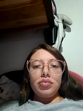 Snapshot of linda-schmidt chatting on 10/18/25, 02:46 linda-schmidt online show from 10/18/25, 02:46