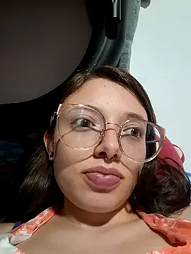 Snapshot of linda-schmidt chatting on 06/16/26, 04:12 linda-schmidt online show from 06/16/26, 04:12