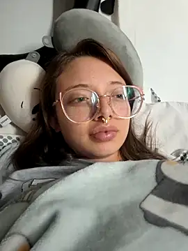 Snapshot of linda-schmidt chatting on 02/19/25, 02:12 linda-schmidt online show from 02/19/25, 02:12