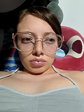 Snapshot of linda-schmidt chatting on 07/05/26, 04:19 linda-schmidt online show from 07/05/26, 04:19