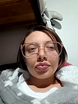 linda-schmidt online show from 03/05/26, 01:46