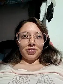 Snapshot of linda-schmidt chatting on 03/08/25, 05:07 linda-schmidt online show from 03/08/25, 05:07