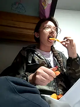 linda-schmidt online show from 11/12/25, 01:54