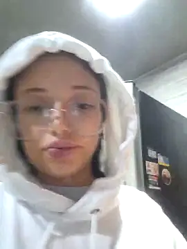Snapshot of linda-schmidt chatting on 06/12/26, 01:03 linda-schmidt online show from 06/12/26, 01:03