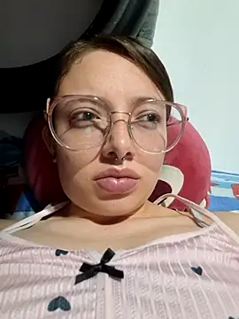 Snapshot of linda-schmidt chatting on 07/02/26, 01:28 linda-schmidt online show from 07/02/26, 01:28
