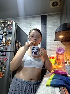 Snapshot of linda-schmidt chatting on 06/26/26, 05:08 linda-schmidt online show from 06/26/26, 05:08