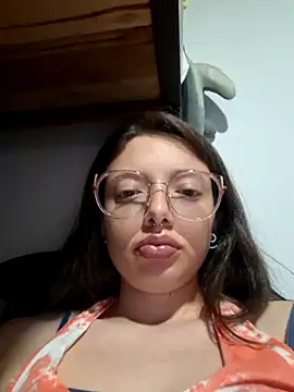 Snapshot of linda-schmidt chatting on 06/14/26, 02:24 linda-schmidt online show from 06/14/26, 02:24