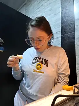 linda-schmidt online show from 04/11/26, 01:57