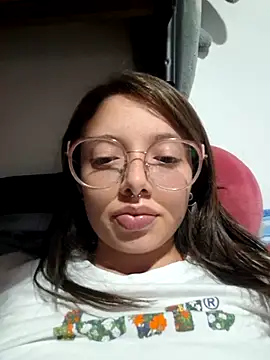 Snapshot of linda-schmidt chatting on 06/23/26, 03:37 linda-schmidt online show from 06/23/26, 03:37
