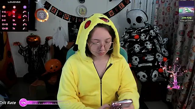 Snapshot of linda-schmidt chatting on 10/08/25, 03:08 linda-schmidt online show from 10/08/25, 03:08