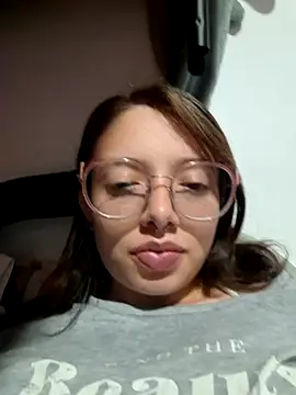 Snapshot of linda-schmidt chatting on 07/18/26, 04:54 linda-schmidt online show from 07/18/26, 04:54