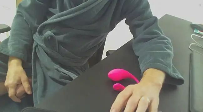 Snapshot of BisexDreams chatting on 12/11/24, 02:22 BisexDreams online show from 12/11/24, 02:22