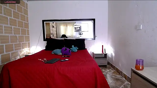 Julieta Rodriguez online show from 11/11/25, 05:41