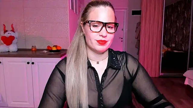 Snapshot of HotTiffani chatting on 11/28/25, 11:21 HotTiffani online show from 11/28/25, 11:21