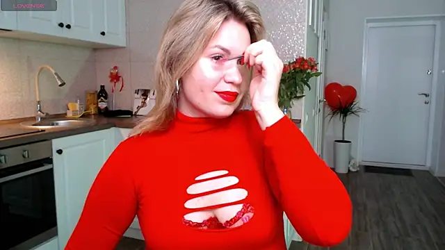 Snapshot of HotTiffani chatting on 03/06/25, 10:20 HotTiffani online show from 03/06/25, 10:20