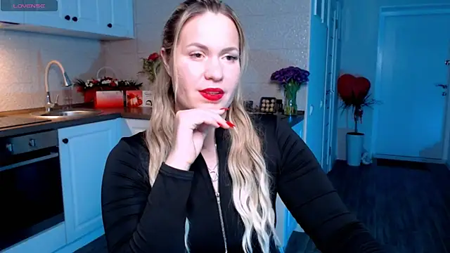 Snapshot of HotTiffani chatting on 03/10/25, 03:09 HotTiffani online show from 03/10/25, 03:09