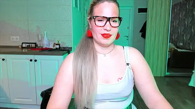 HotTiffani online show from 02/08/26, 09:07