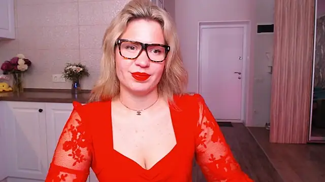 Snapshot of HotTiffani chatting on 09/22/25, 07:36 HotTiffani online show from 09/22/25, 07:36