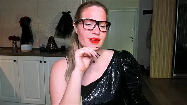 Snapshot of HotTiffani chatting on 10/26/25, 12:27 HotTiffani online show from 10/26/25, 12:27